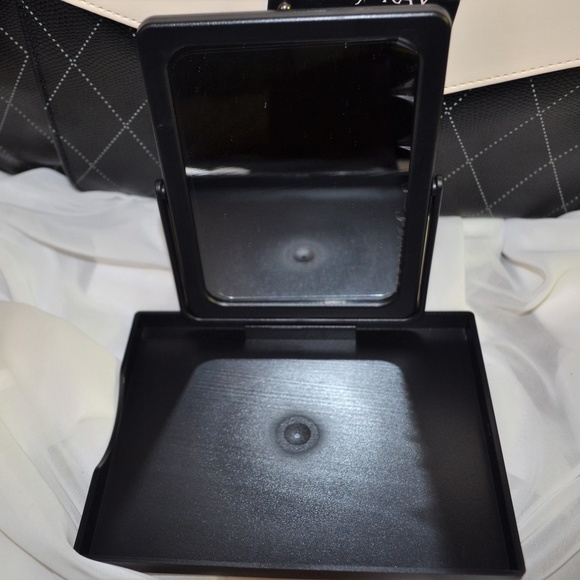 Mary Kay compact mirror and tray - Picture 4 of 4